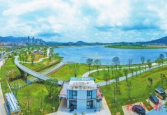 <b>里美大道、北店等配套道均已开工扶植；东部新</b>